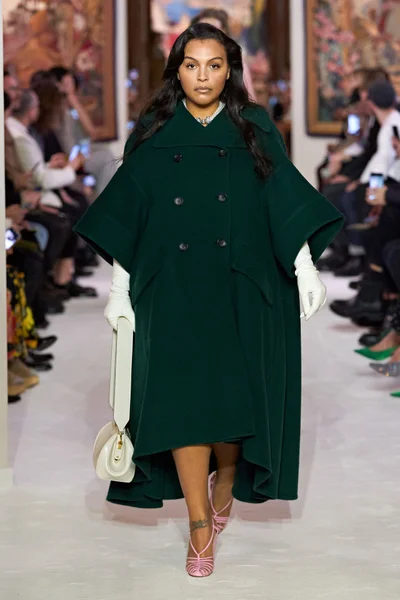 Look 28